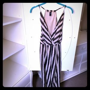 Very cute gold/cream & black maxi dress!